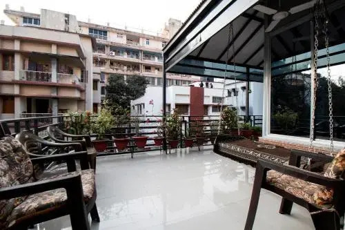 Chandra Manor by OYO Rooms