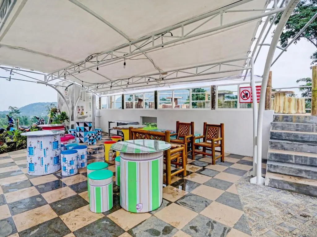 OYO 90225 Rumah Bambu Trawas syariah
