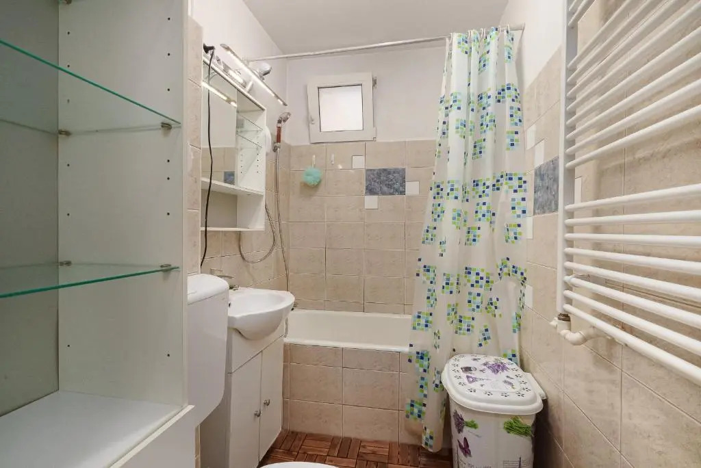 Stone Gate Apartment #2