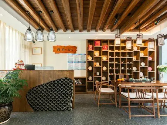 Lijiang Yage Bieyuan Homestay (Gucheng Bailong Cultural Square)