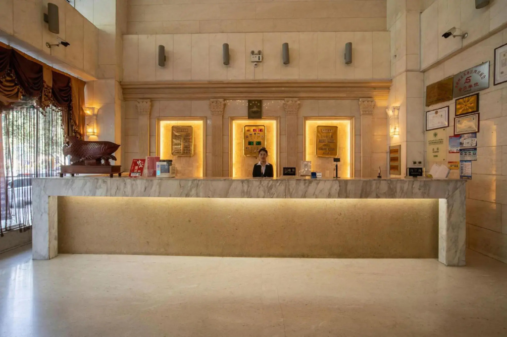 Yilong Hotel