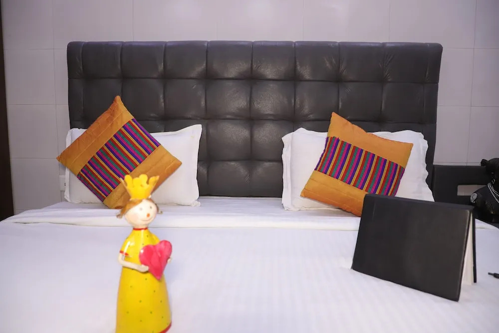 Fortune Home Service Apartment 1Bhk,L-36B, Saket