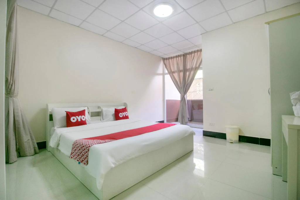 OYO 75390 Sunee Place Hotel