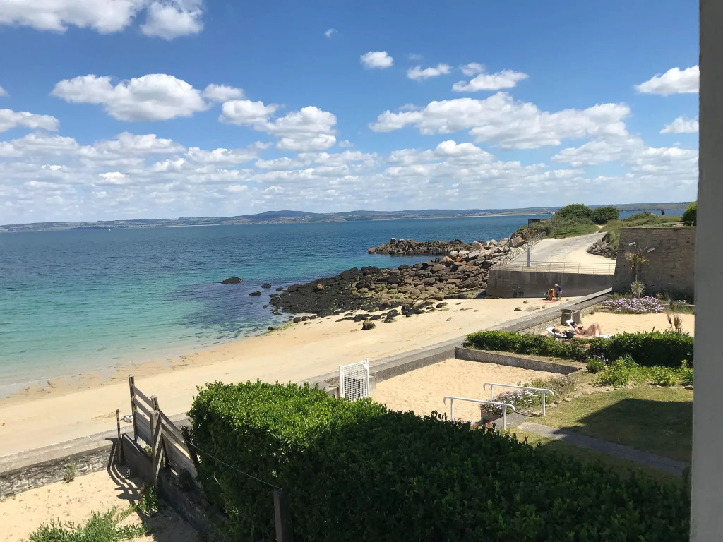Duplex apartment in a prime seafront location, Treboul, Douarnenez