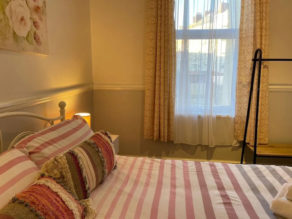 LilyRose Hotel