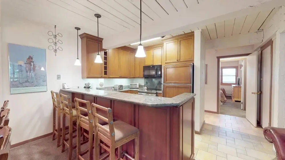 Comfortable And Convenient Ski In, Ski Out 4 Bedroom Condo In Snowmass Village