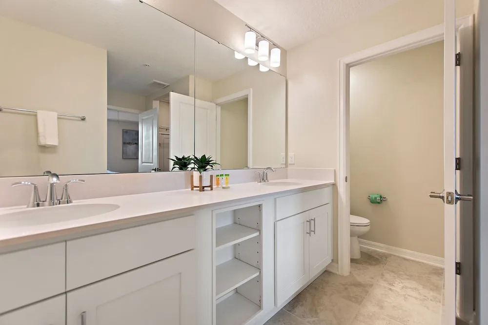 Triple Header Storey Lake by Shine Villas apts
