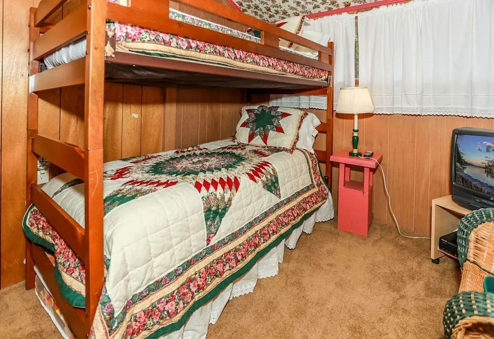 The Petite Cabin