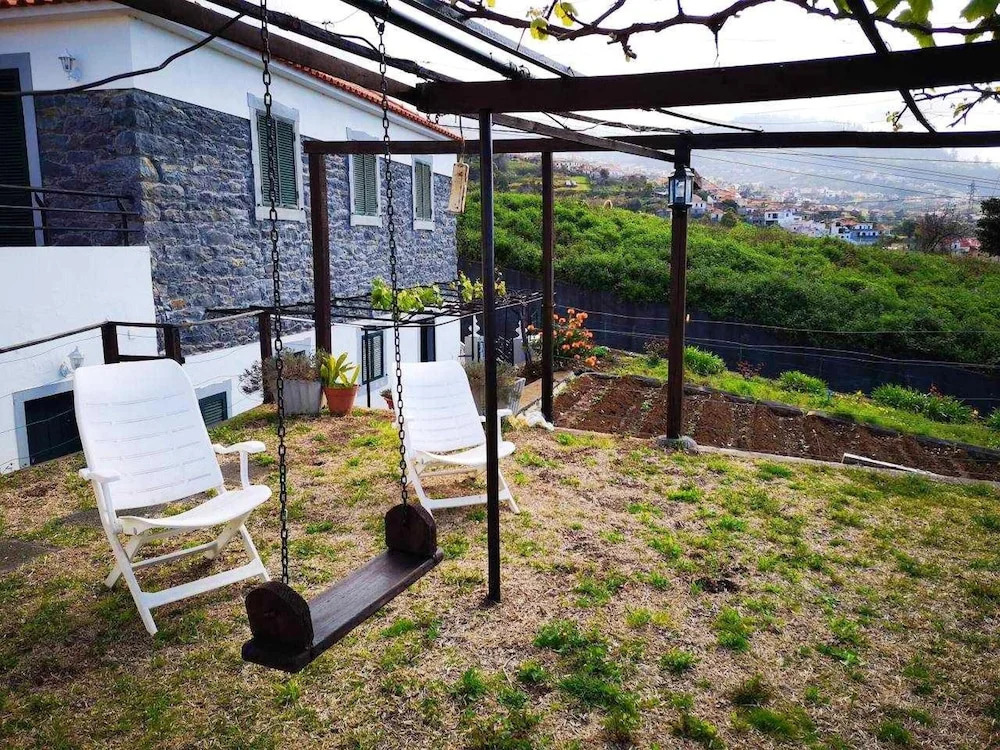 House with One Bedroom in Calheta, with Wonderful Sea View And Wifi