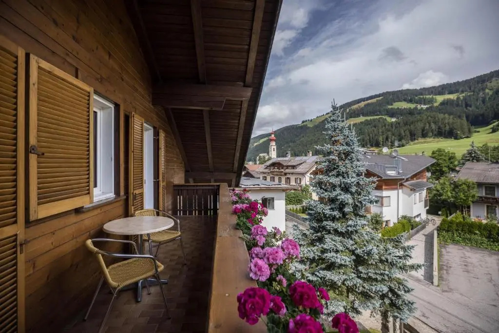 Apt Hofer Silena