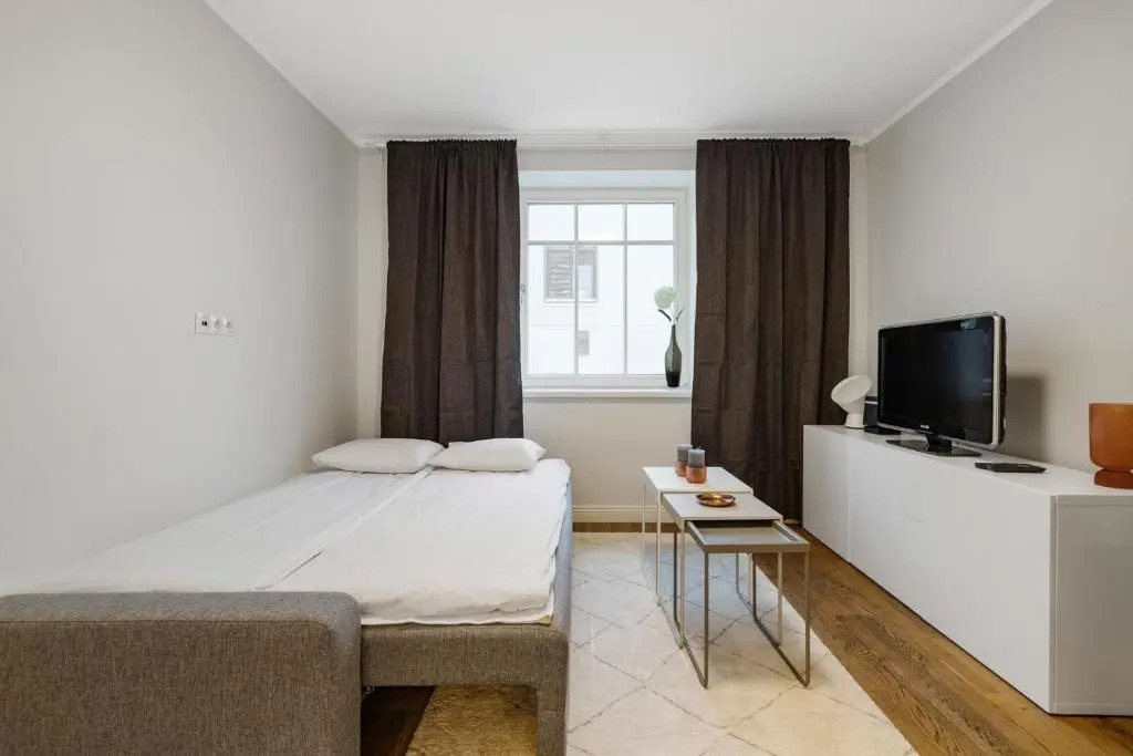 New 1BR in superb location. Free parking & WIFI