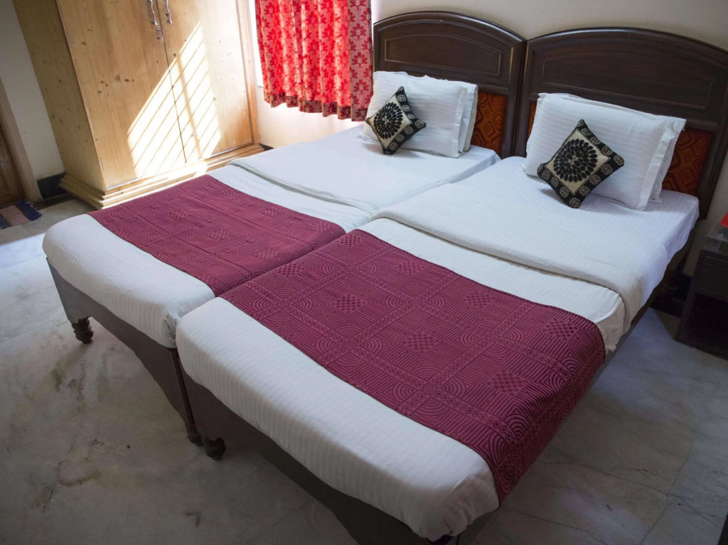 R S Corporate Guest House