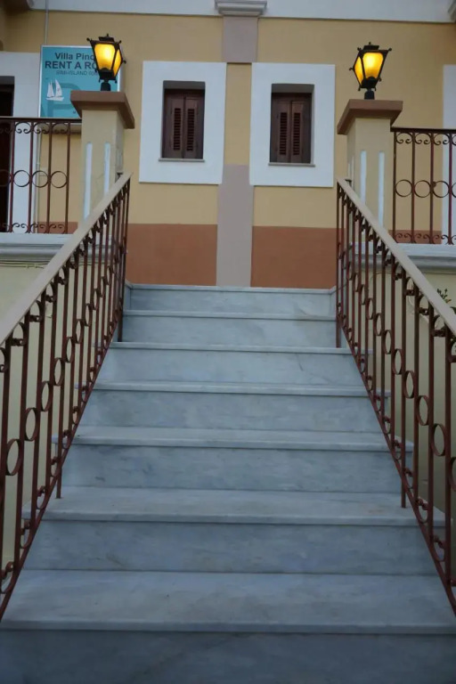 Pinotsi Rooms