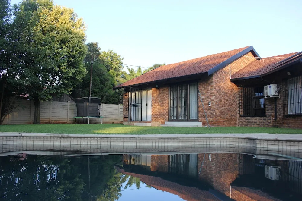 Chic & Serene 1-Bed Haven in Roodepoort