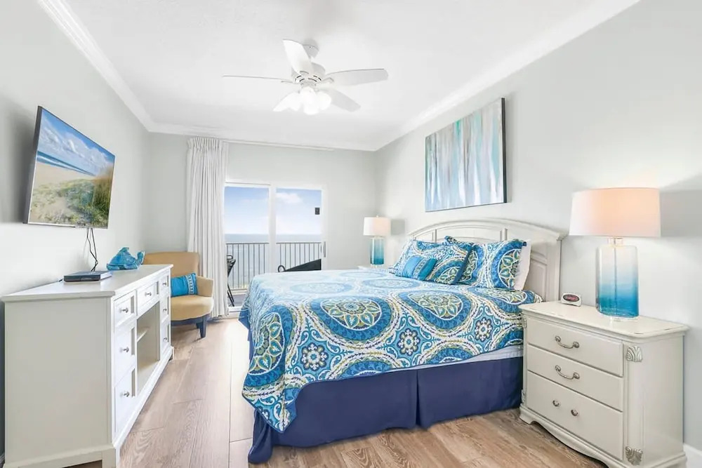 Seawind 1208 Beach Front Zero Entry Pool