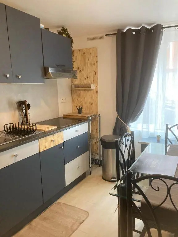EXIGEHOME-Grand Studio en plein centre de Saint Germain en Laye