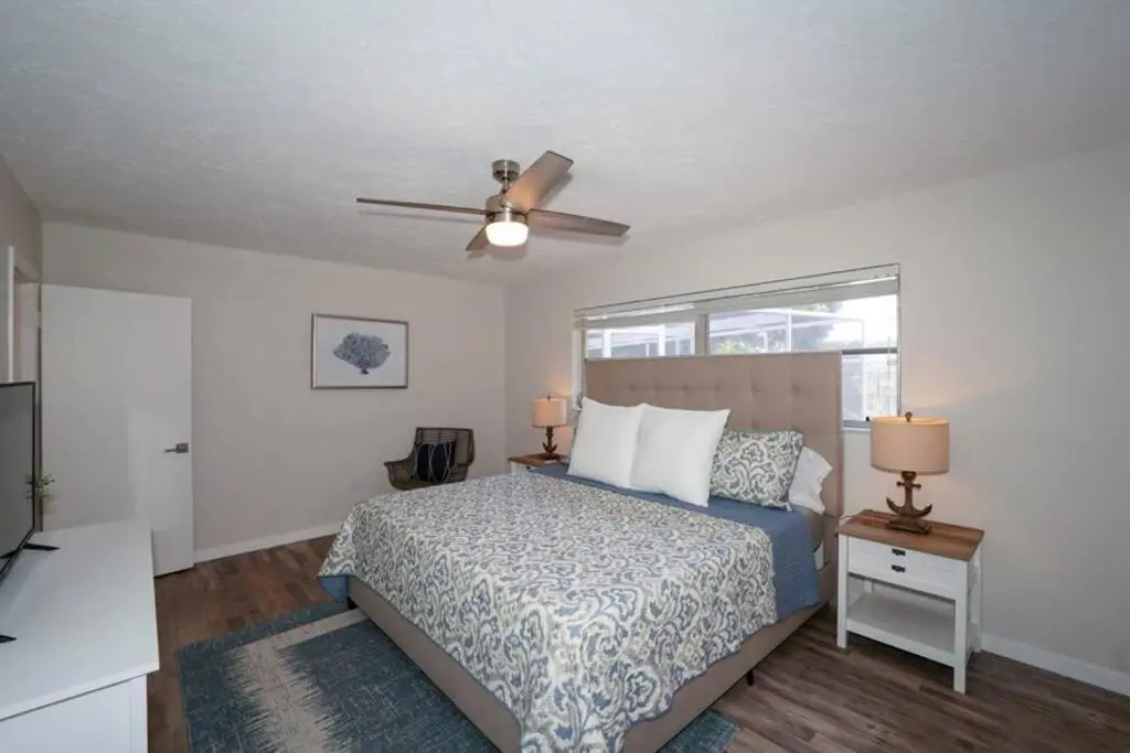 Pool Home - Close to beaches, food, downtown