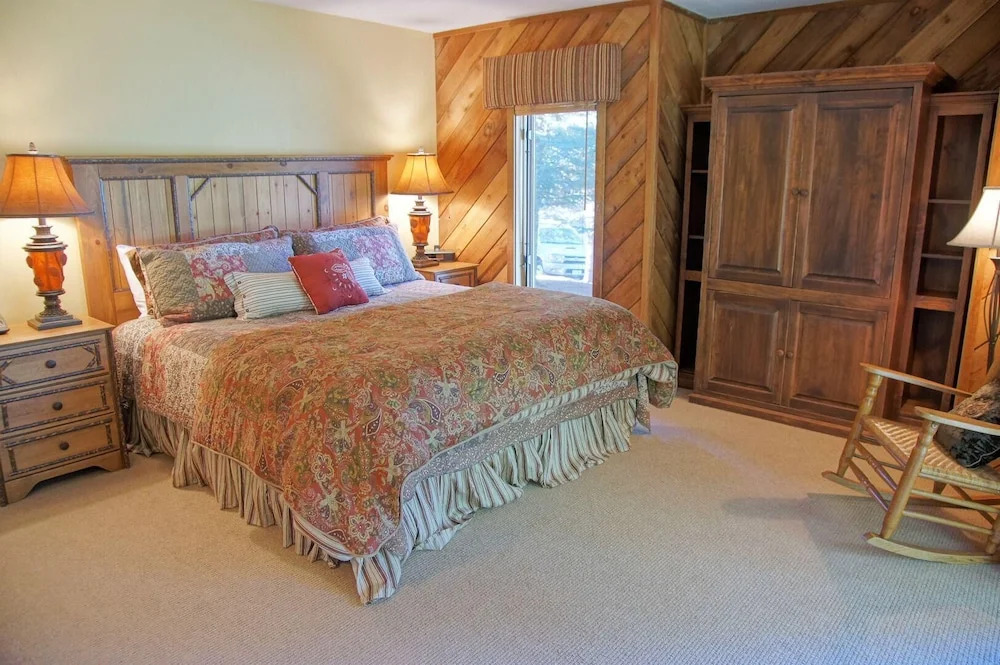 141 Willis Place - 4 Br Townhouse