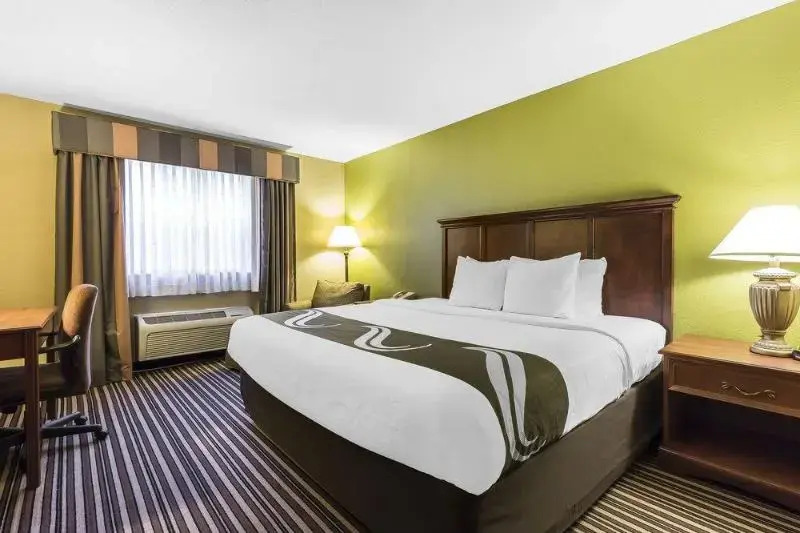 Holiday Inn Exp Reg Hosp And Med Ctr