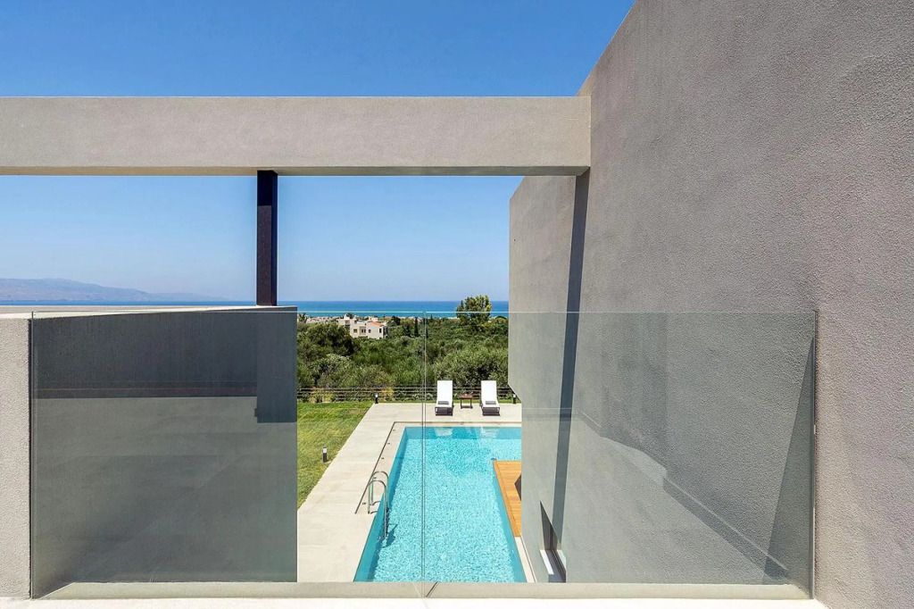 Sea View 4 Bedroom Villa With a Heated Pool