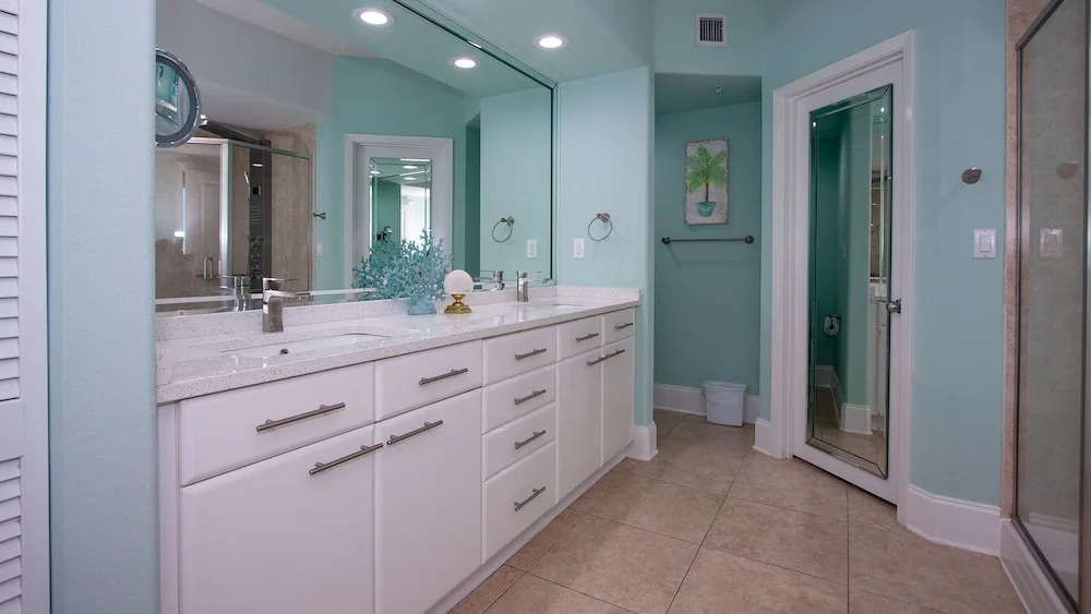 Beach Condo Overlooking the Bay - Unit Crb0806