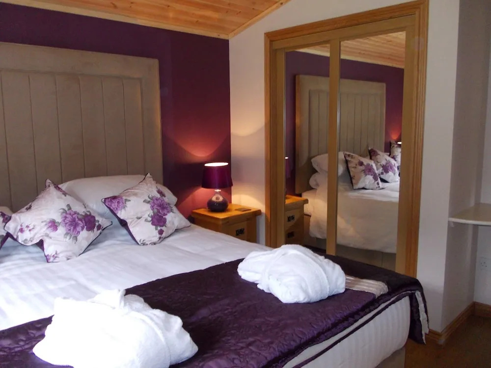 Laurel Lodge