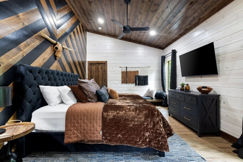 Chic Rustic Cabin Woodsy Retreat in Eagle Mt