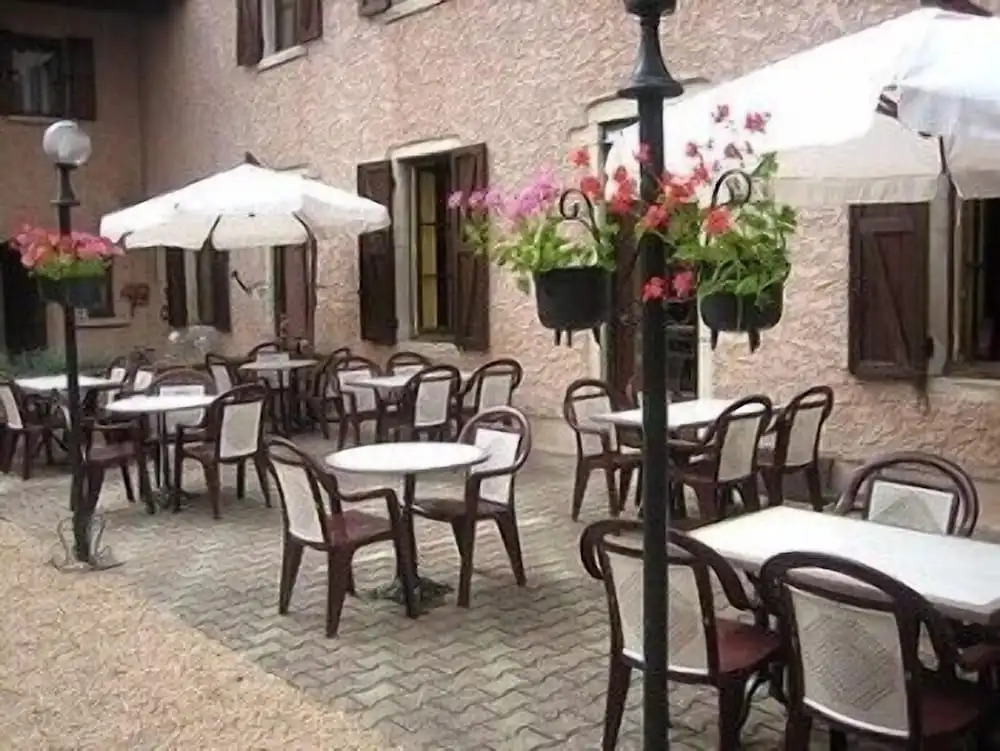 Le Relais Des Dix Crus - Logis Hôtel