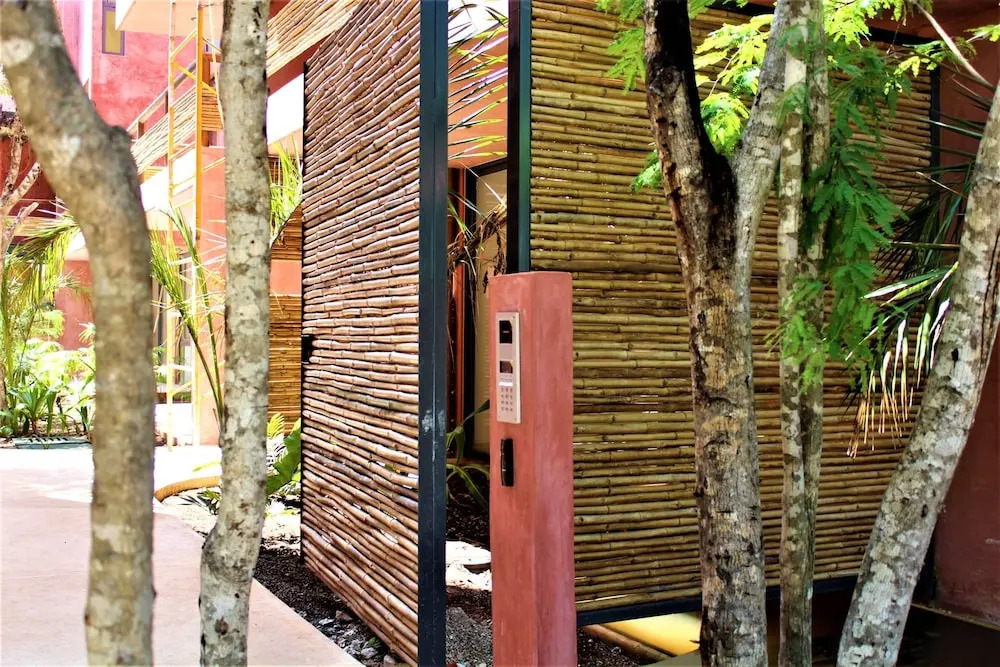 Profound relaxation in 2BR Condo with pool view by Happy Address