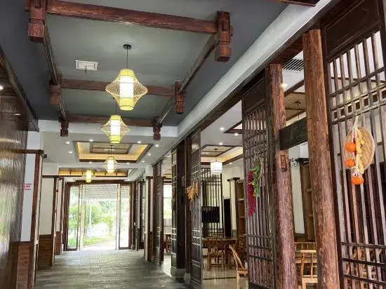 Zhangjiajie Huamuwan Resort (Zhangjiajie West Railway Station)