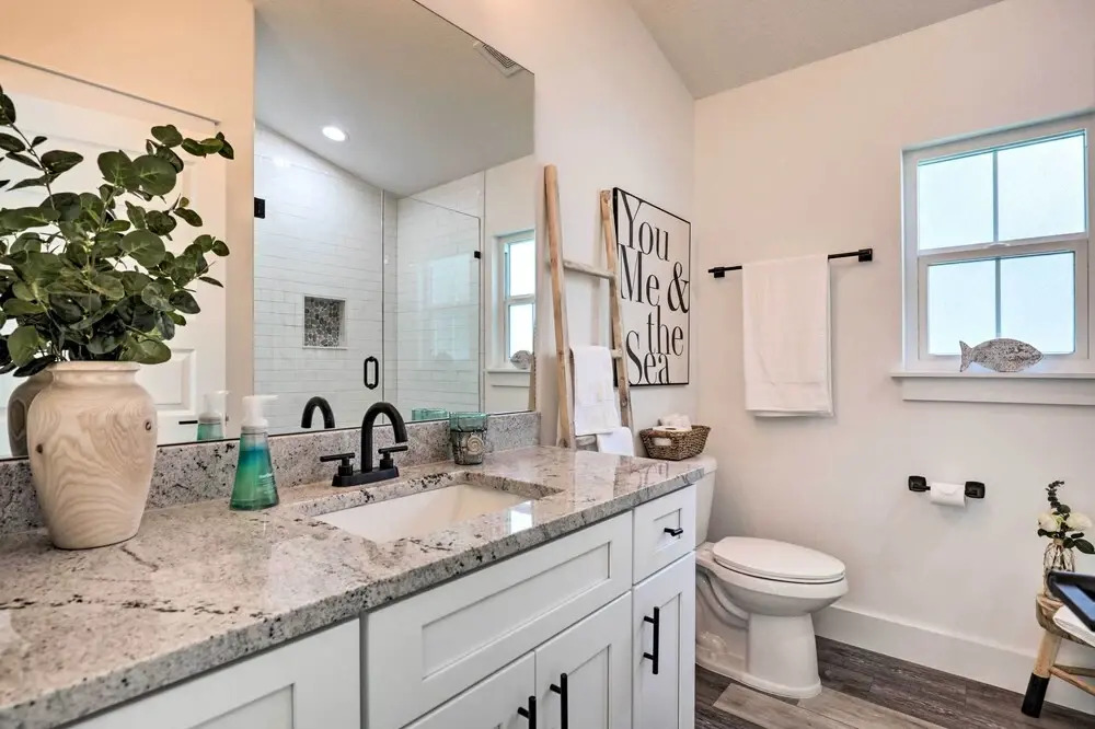 Charming Florida Retreat < Half Mile to Beach!