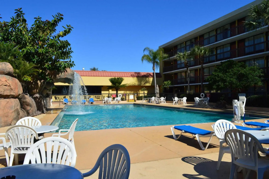 Opal Hotel & Suites