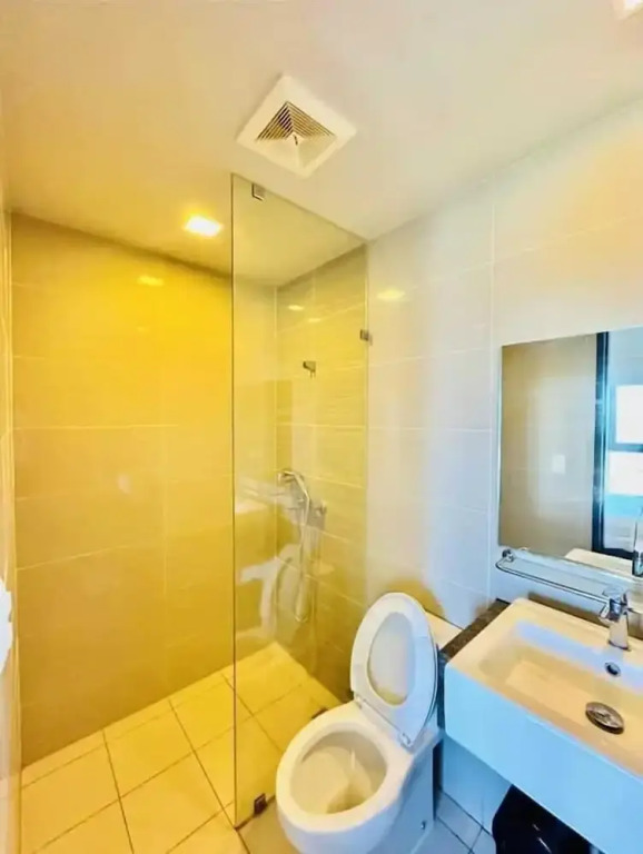 1br condo at mactan near the baech