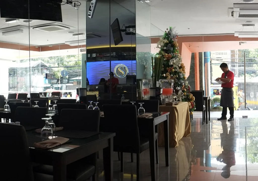 Southpole Central Hotel