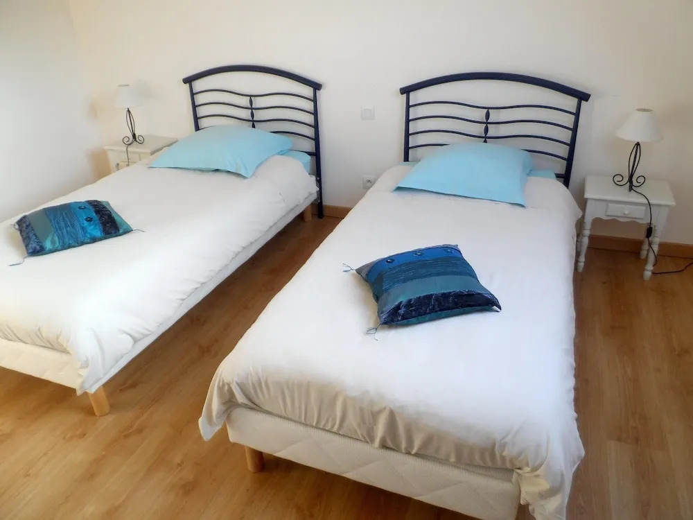 House With 4 Bedrooms in Plougrescant, With Wonderful sea View, Enclos