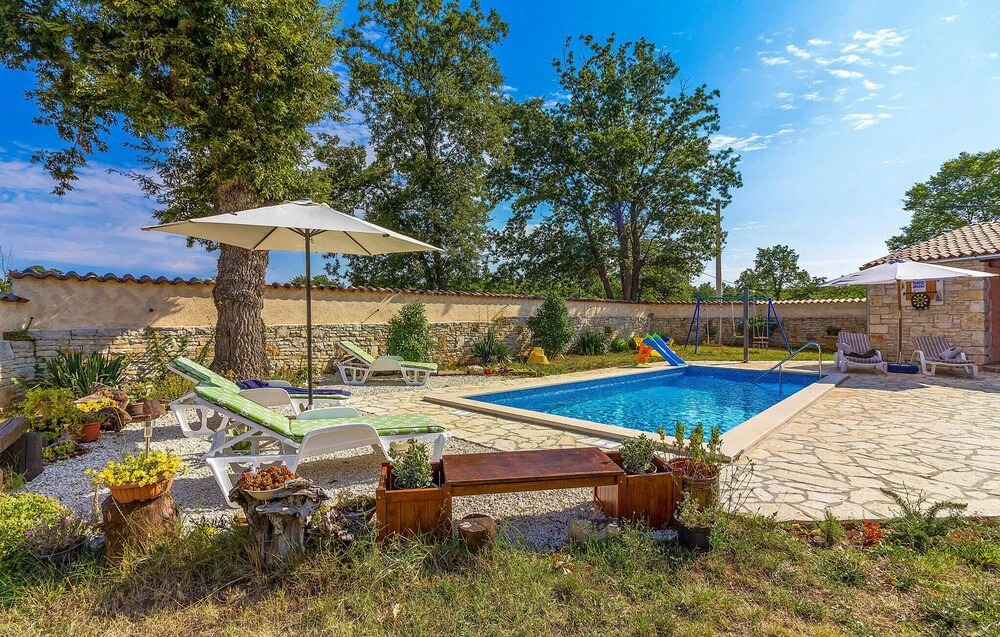 Amazing Home in Boduleri With Wifi and 4 Bedrooms