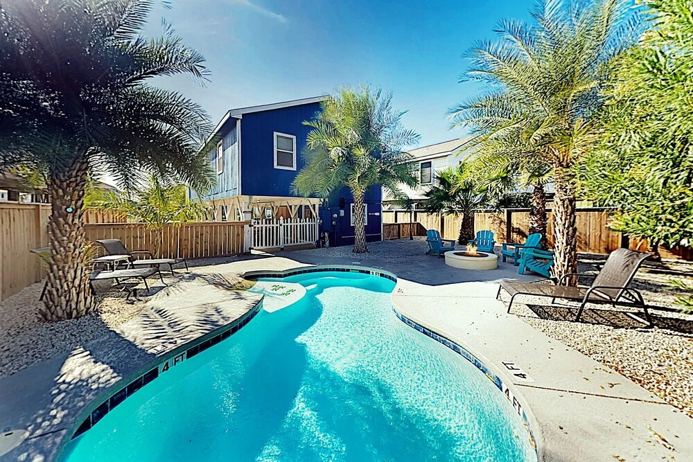 Just Blue Inn - 3 Br home by RedAwning