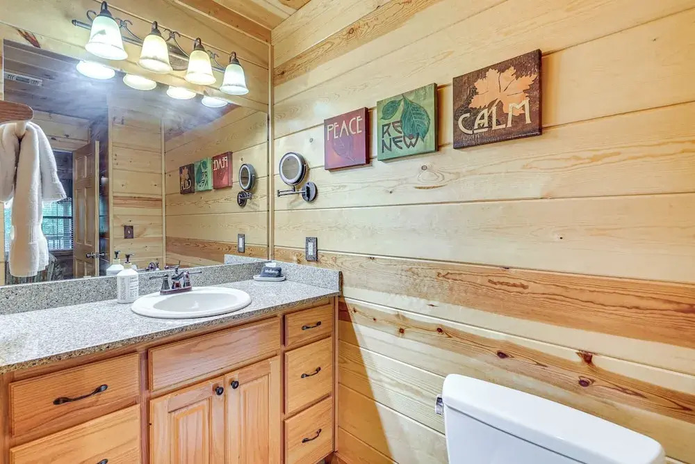 Hot Tub + Game Room: Family Retreat in Broken Bow