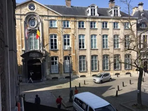 Catherina at Friday - BnB Antwerp Historic City Centre - FREE PARKING GARAGE