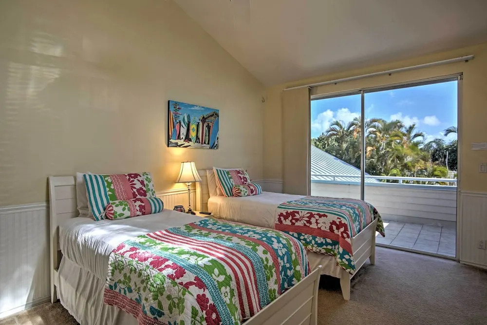 Walk to Beach! Poolside Oasis in Pompano