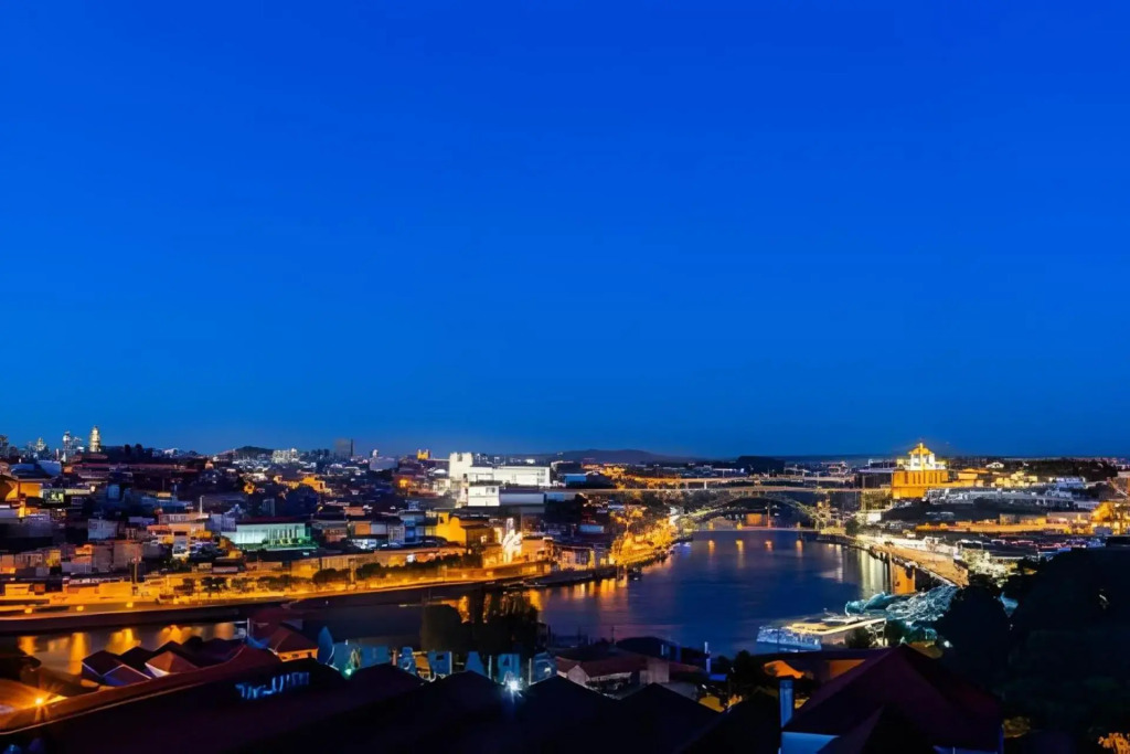 Stunning View Apartament by BnbHost