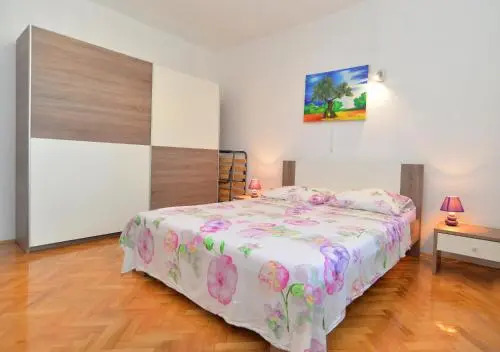 Apartments Gracijano 1724