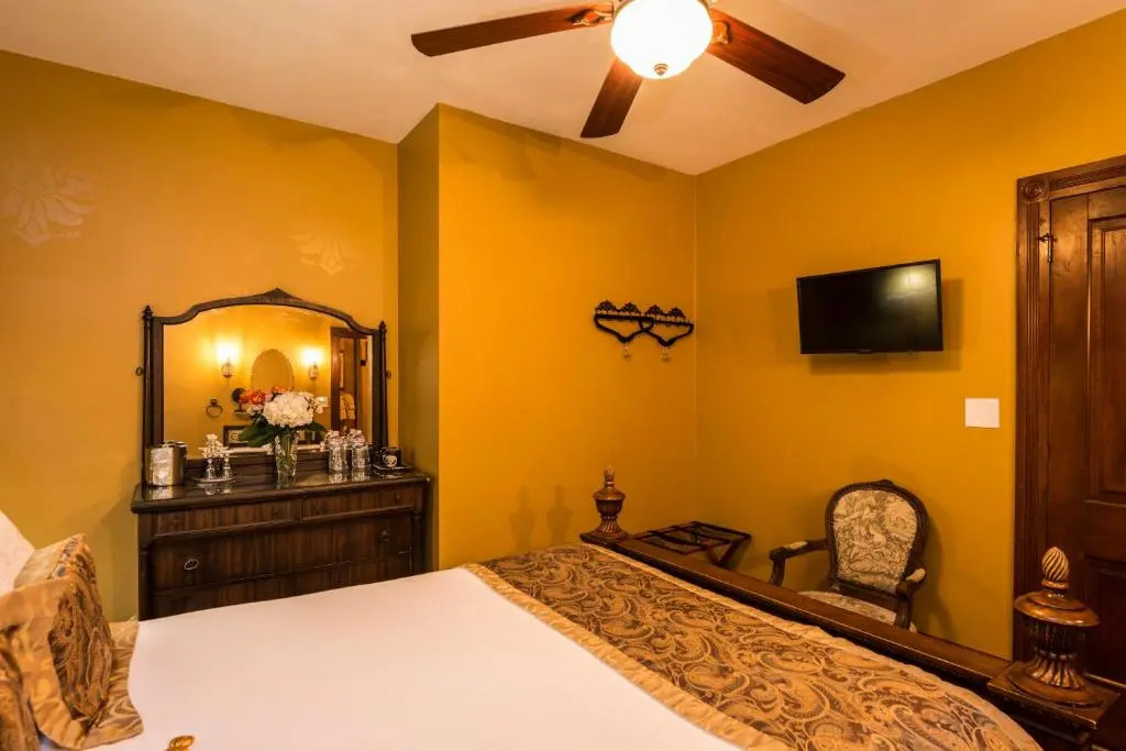 Carriage Way Inn Bed & Breakfast Adults Only - 21 years old and up