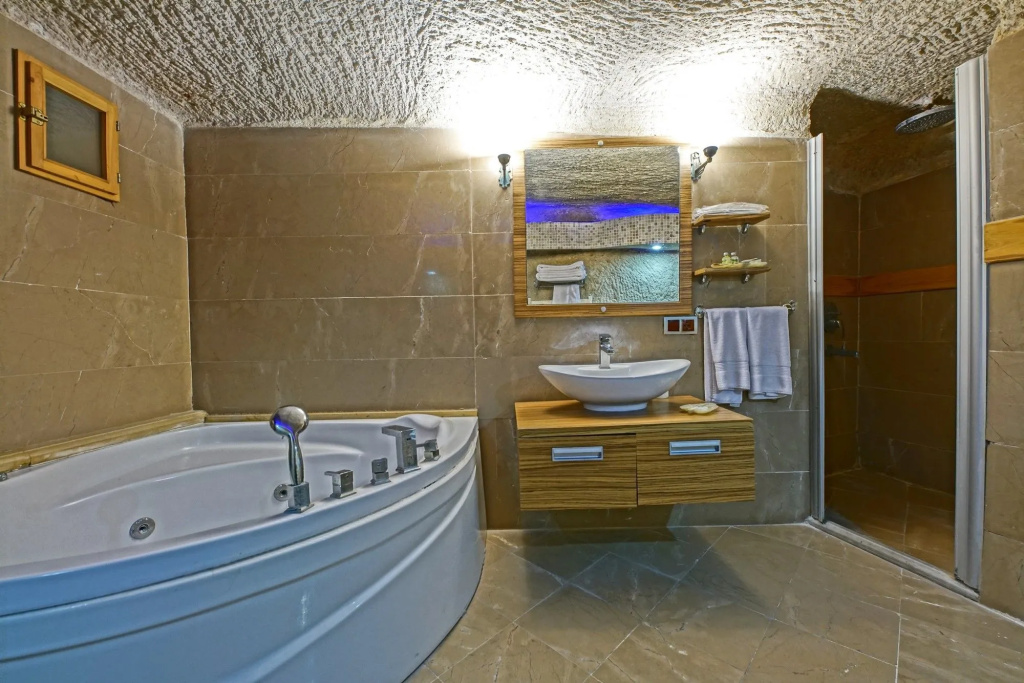 La Casa Cave