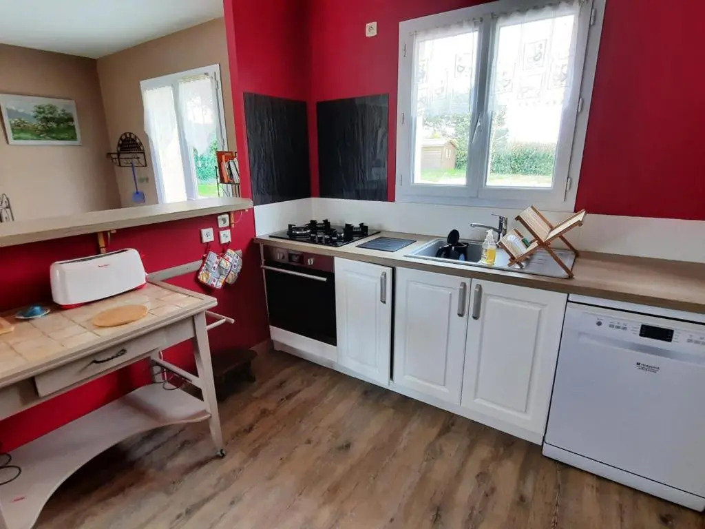 Maison de plain-pied avec jardin clôturé, proche Thermes St Roch - 3 chambres, WiFi, cuisine équipée - FR-1-541-46
