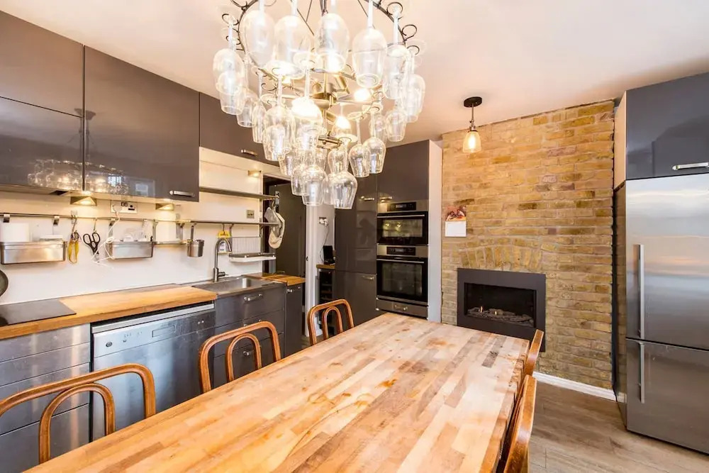 Excellent 4 Bed Apartment For Your Perfect Stay!
