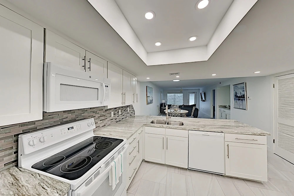 4400 Gulf Blvd Condo Unit 107