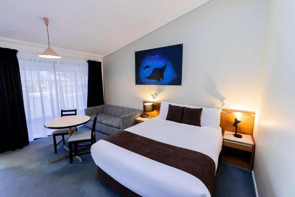 Bay Hotel Motel
