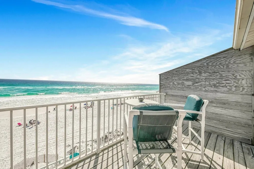 Weekender by Avantstay Gorgeous Beach Front Home w/ Ocean View