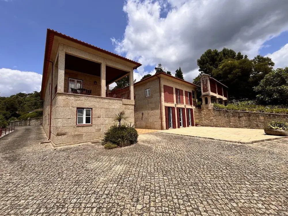 Nomad s Country - Cimo de Vila Mountain Window